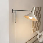 Cargar imagen en el visor de la Galería, Aplique de pared de metal blanco con brazo ajustable
