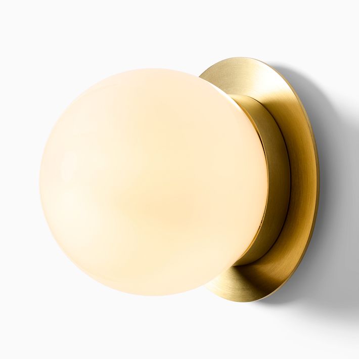 Aplique de pared Rivolence: lámpara de latón antiguo con cristal lechoso