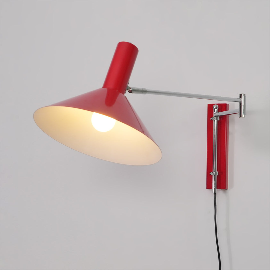 Aplique de pared de metal blanco con brazo ajustable