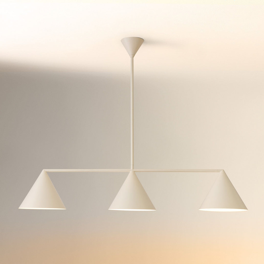 Lámpara de araña de metal con pantalla cónica Brivana: lámpara de comedor minimalista lineal