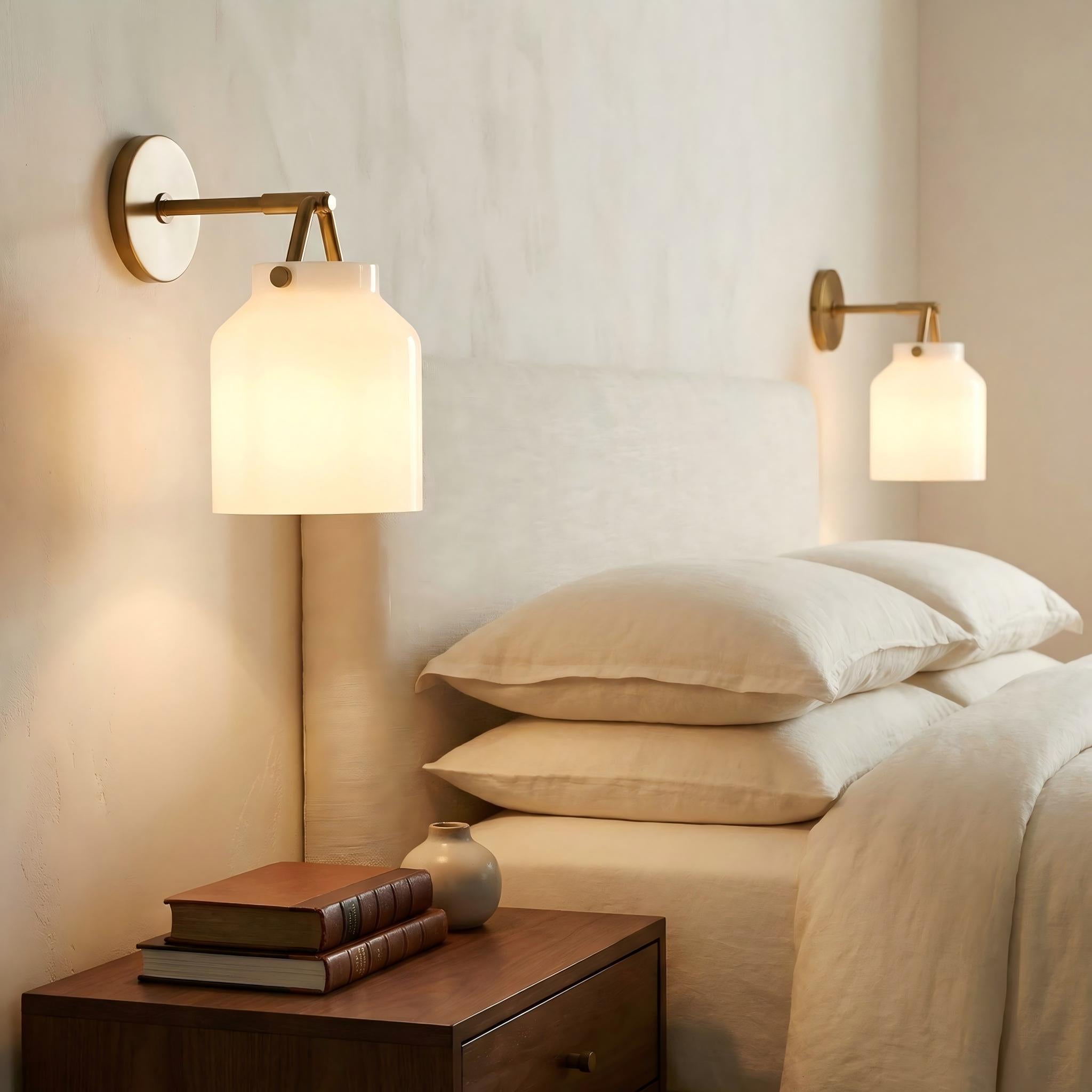 Hanton Minimalistische Wandleuchte – Vintage Milchglas-Wandleuchte mit Metallakzent