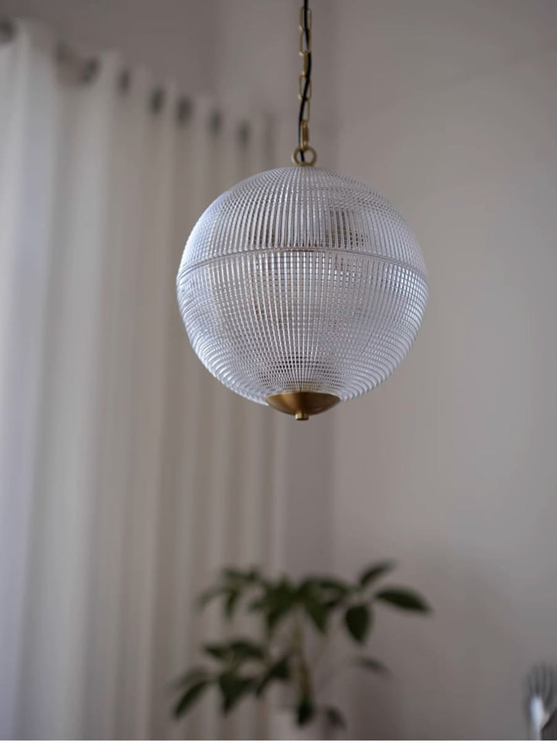 Globus Rippenglas Pendelleuchte – Vintage Globus Deckenleuchte mit schlankem modernem Aussehen