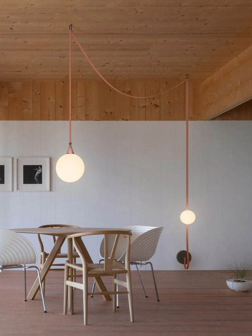 Suspension modulaire au design sculptural en forme de ceinture