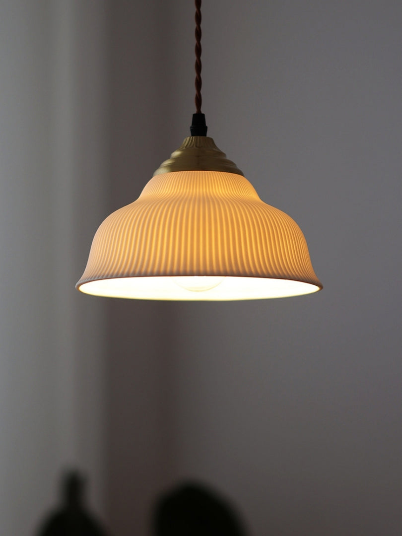 Opalglas Pendelleuchte - Vintage Milchglas & geripptes Design für elegante Räume
