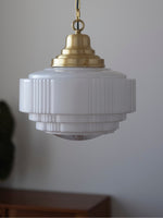 Bild in der Galerieansicht laden, Opalglas Pendelleuchte – Vintage Milchglas Pendelleuchte im Art Deco Stil
