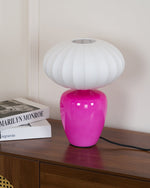 Bild in der Galerieansicht laden, Baiser Tischlampe
