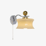 Charger l'image dans la visionneuse de galerie, Cream glass wall lamp with pull chain switch