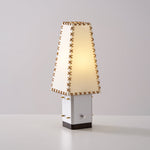 Charger l'image dans la visionneuse de galerie, Lampe de table géométrique moderne en métal – Abat-jour en parchemin pour éclairage de table de nuit