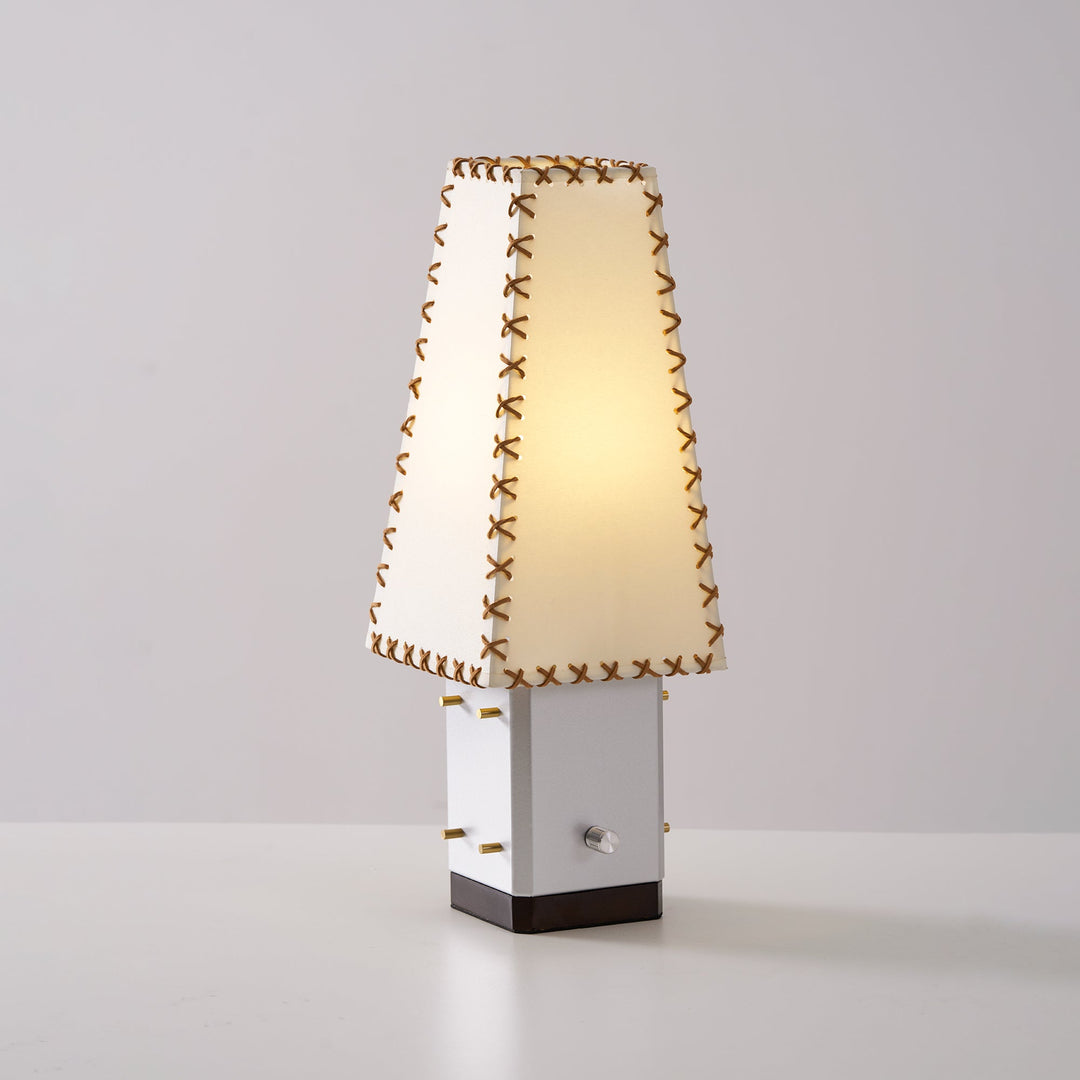 Lampe de table géométrique moderne en métal – Abat-jour en parchemin pour éclairage de table de nuit