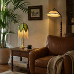 Bild in Gallery-Viewer laden, Vintage green tassel table lamp in a living room