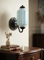 Bild in Gallery-Viewer laden, Vintage Milchglas Wandleuchte Nachttisch Flur Eloise Wandleuchte