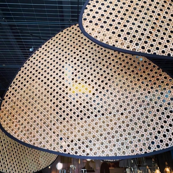 Lámpara colgante de ratán tejido moderno Rivana – Lámpara colgante de metal y bambú para cocinas y salones N41