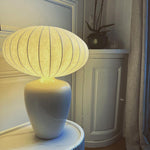 Bild in der Galerieansicht laden, Baiser Tischlampe
