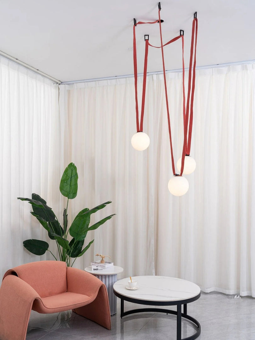 Suspension modulaire au design sculptural en forme de ceinture