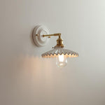 Cargar imagen en el visor de la Galería, Lámpara de pared vintage de cerámica japonesa de latón con una luz
