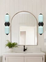 Cargar imagen en el visor de la Galería, Aplique de pared horizontal Eloise de cristal vintage americano con forma de farol
