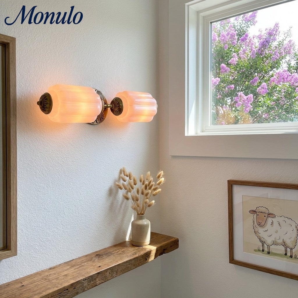 Applique murale vintage en verre laiteux festonné Eloise - Éclairage d'appoint moderne pour salle de bain et chambre