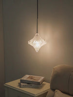 Cargar imagen en el visor de la Galería, Lámpara colgante Art Déco Star de cristal esmerilado con estilo geométrico - Astris Elara 
