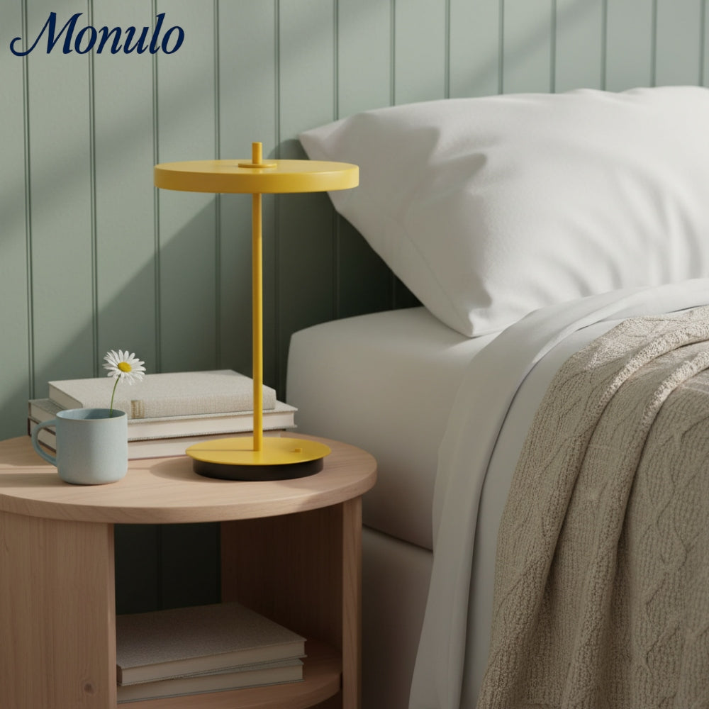 Lampe de table en métal minimaliste moderne sculpturale Astris pour salon et bureau