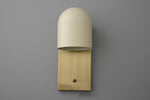 Charger l&#39;image dans la visionneuse de galerie, Applique murale Metio Dome en laiton, style milieu de siècle moderne – Un éclairage polyvalent pour les espaces de vie
