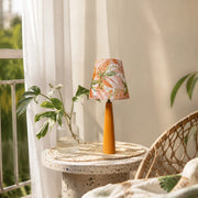 Lampe de table en céramique à motifs floraux Liberty avec base orange faite à la main