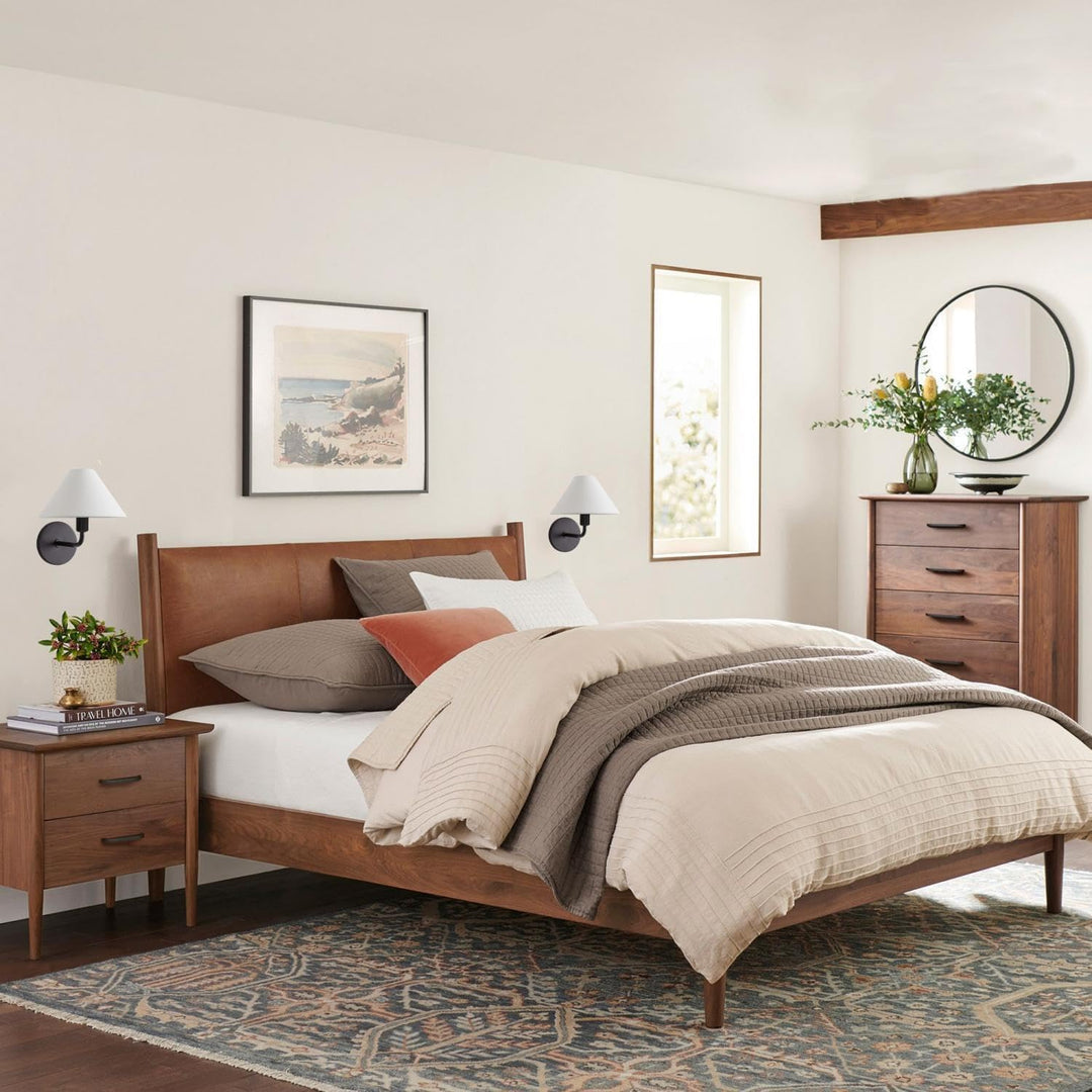 Aplique de pared Diora: moderna lámpara de latón con elegante pantalla