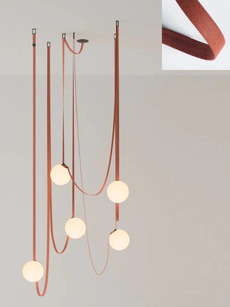 Suspension modulaire au design sculptural en forme de ceinture