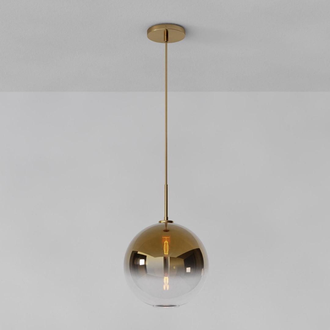 Lámpara colgante Selvion con forma de globo escultural: moderna lámpara colgante de cristal con un diseño elegante.