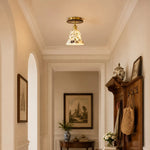 Bild in Gallery-Viewer laden, Shell glass ceiling light in a small room scene