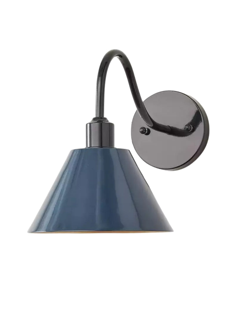 Aplique industrial moderno cónico con silueta de metal limpio