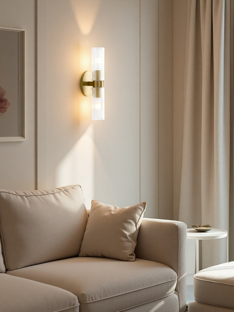 Applique murale Rivora en tube de verre strié – Luminaire double tube en laiton cannelé