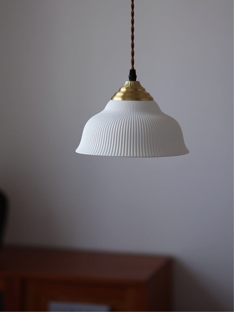 Opalglas Pendelleuchte - Vintage Milchglas & geripptes Design für elegante Räume
