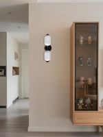 Cargar imagen en el visor de la Galería, Aplique de pared horizontal Eloise de cristal vintage americano con forma de farol
