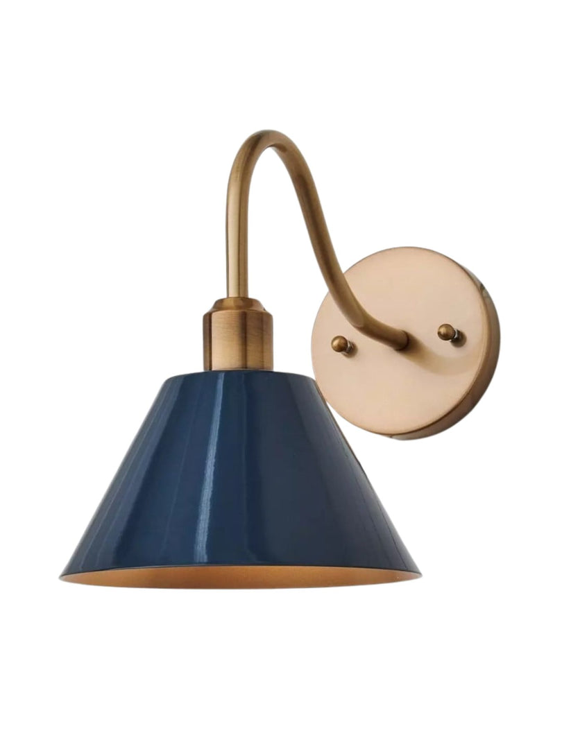 Aplique industrial moderno cónico con silueta de metal limpio