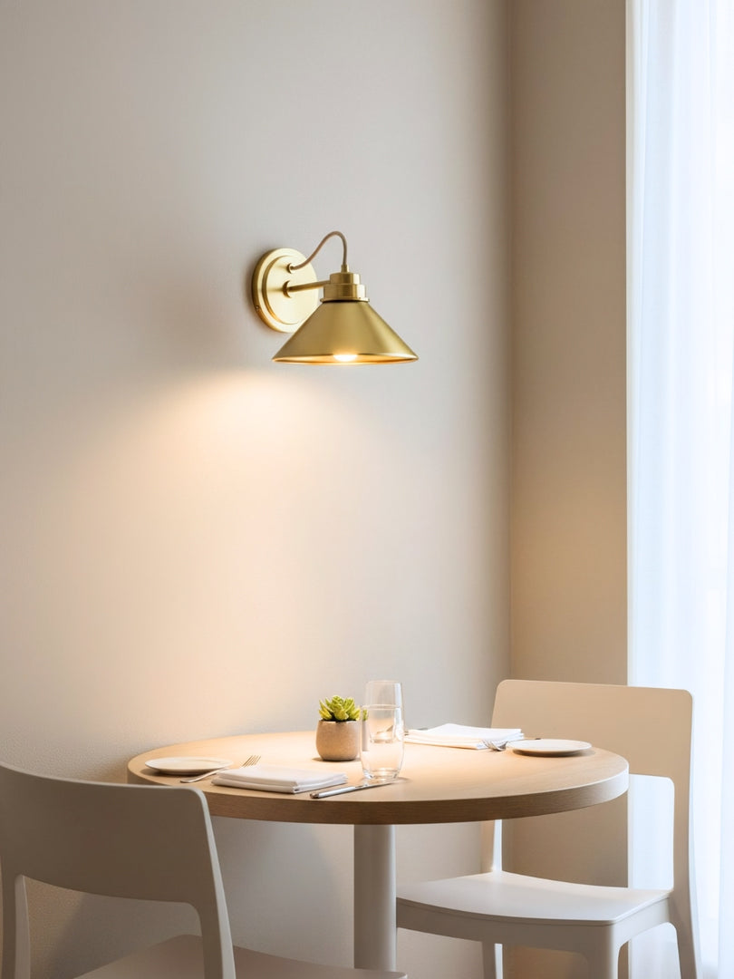 Aplique de pared Aurenza con brazo curvo y forma de globo: lámpara de pared industrial moderna para baño, dormitorio y pasillo.