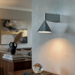 Bild in Gallery-Viewer laden, Metorq Geometrische Metall-Wandleuchte - Modernes Design für Schlafzimmer-Nachttischlampe