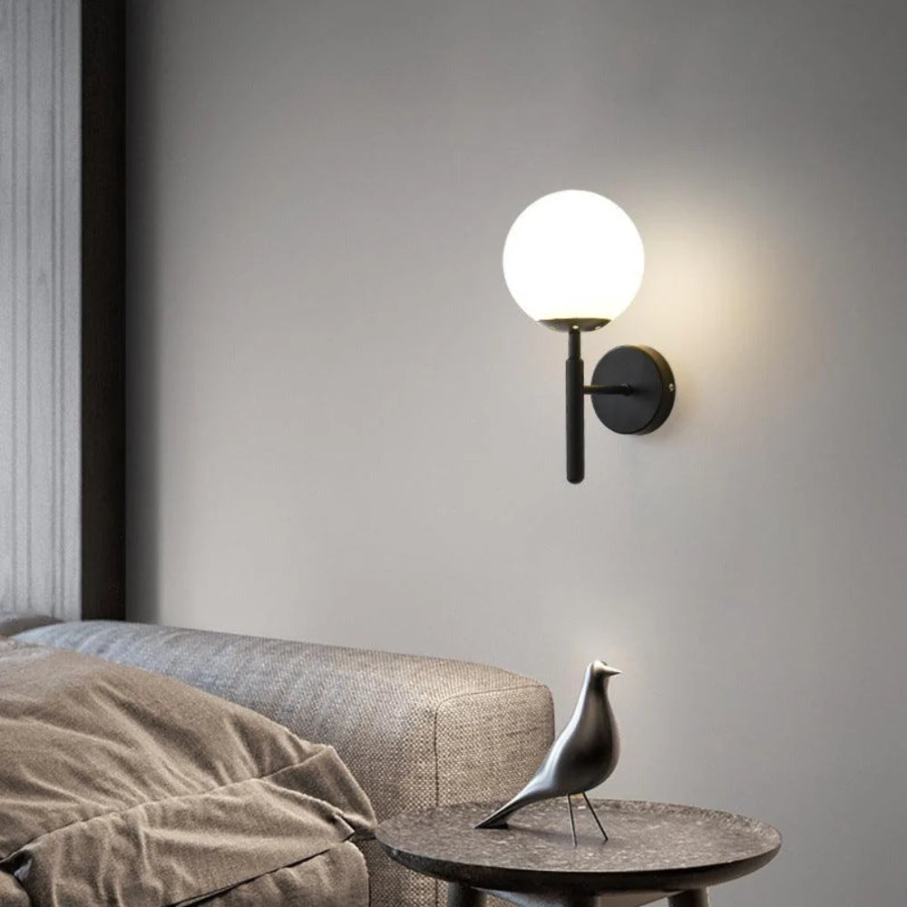 Milchiges Glühen moderne Metall Wandleuchte