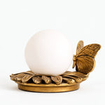 Cargar imagen en el visor de la Galería, Round Globe Perched Motif Brass Resin Table Lamp