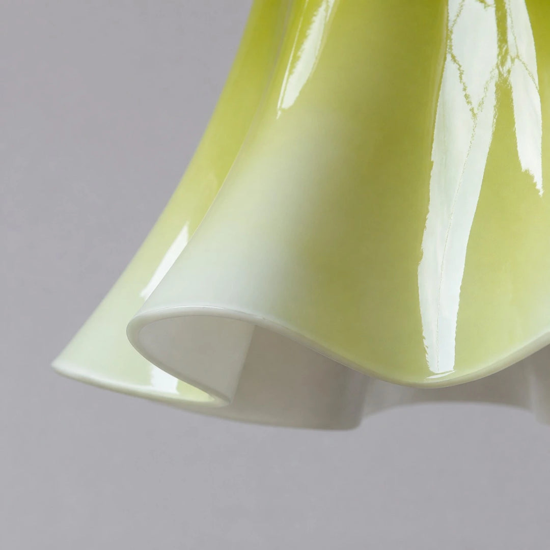 Gradient glass shade edge detail