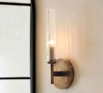Cargar imagen en el visor de la Galería, Aplique de pared de tubo de vidrio Bravira - Iluminación clásica de tubo de latón acanalado
