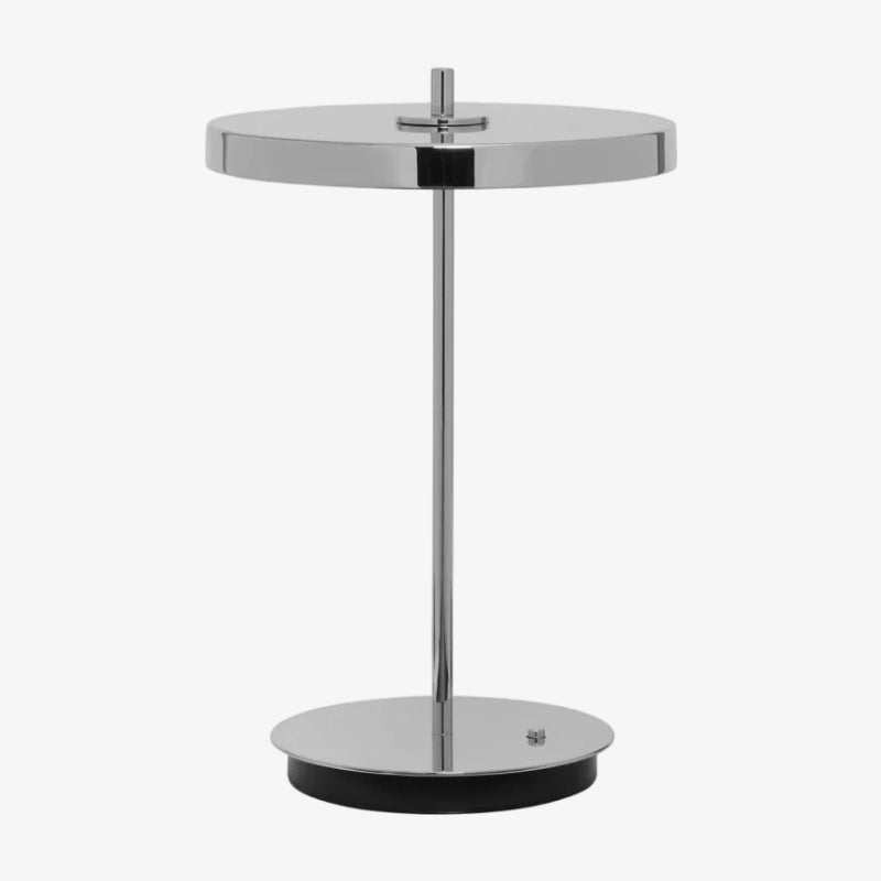 Lampe de table en métal minimaliste moderne sculpturale Astris pour salon et bureau