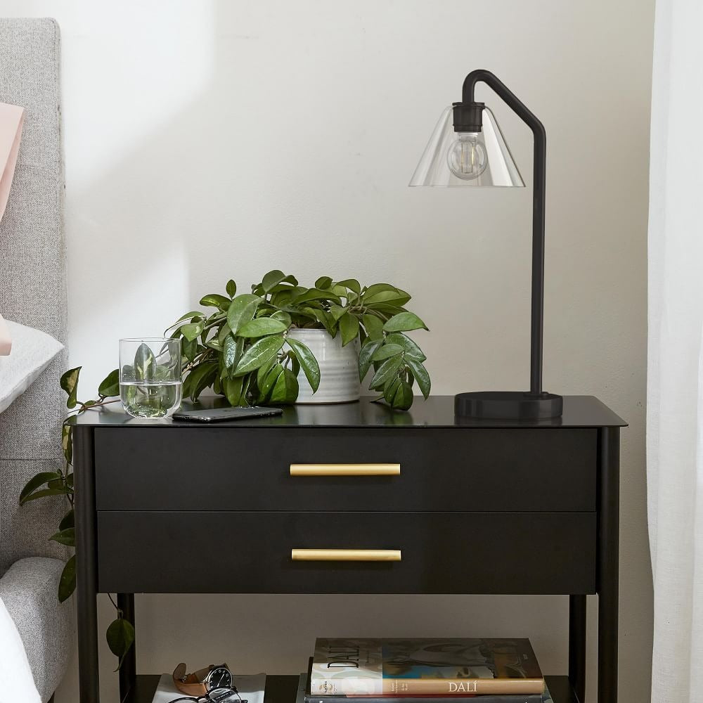 Lámpara de mesa cónica escultural Conica: iluminación moderna de vidrio para dormitorio o escritorio
