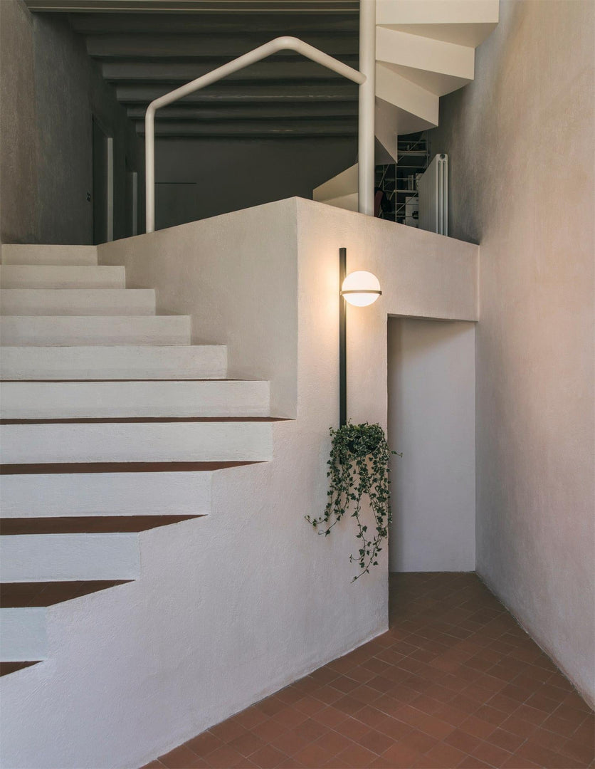 Applique murale minimaliste à abat-jour globe pour espaces intérieurs et extérieurs