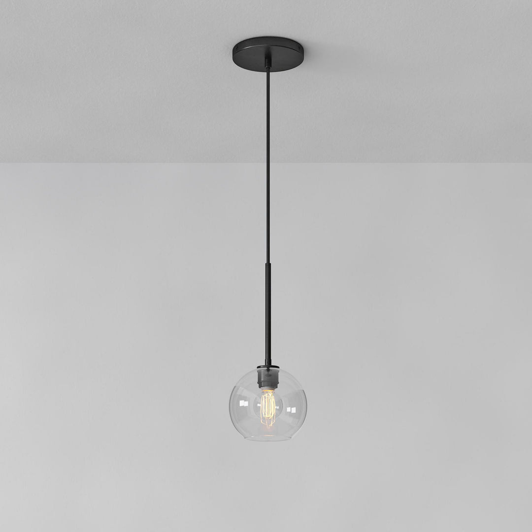 Lámpara colgante Selvion con forma de globo escultural: moderna lámpara colgante de cristal con un diseño elegante.