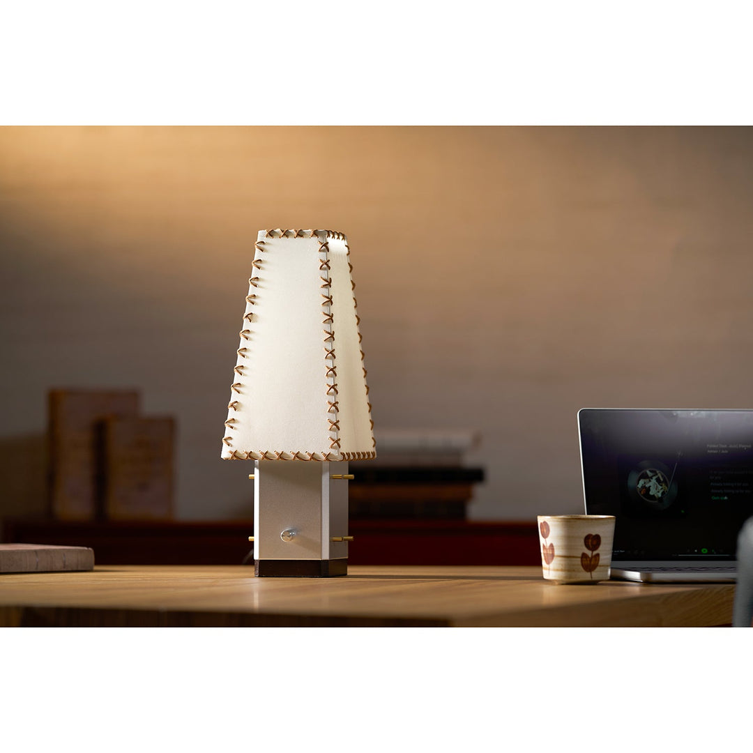 Lampe de table géométrique moderne en métal – Abat-jour en parchemin pour éclairage de table de nuit