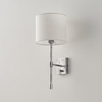 Charger l'image dans la visionneuse de galerie, Applique murale Atticus avec abat-jour en tissu - Lampe murale moderne en laiton pour chambre et couloir