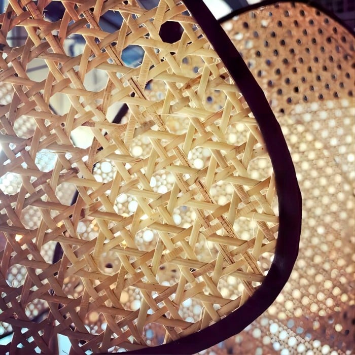 Lámpara colgante de ratán tejido moderno Rivana – Lámpara colgante de metal y bambú para cocinas y salones N41