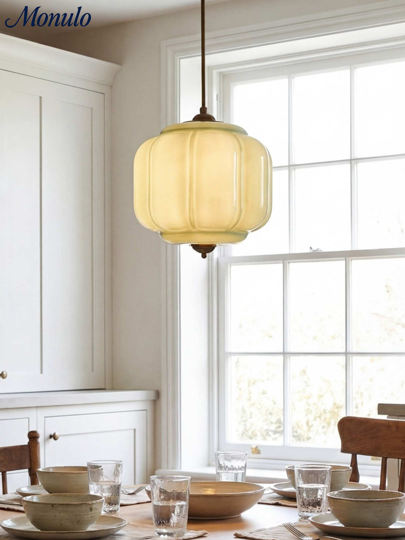 American Vintage Cremeglas-Schirm geformt Eloise Kronleuchter