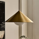 Cargar imagen en el visor de la Galería, Lámpara colgante cónica de metal Brivana: diseño minimalista moderno para comedores
