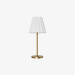 Cargar imagen en el visor de la Galería, Lámpara de mesa delgada de transición Ruffmeto: iluminación con pantalla escultural para sala de estar o dormitorio